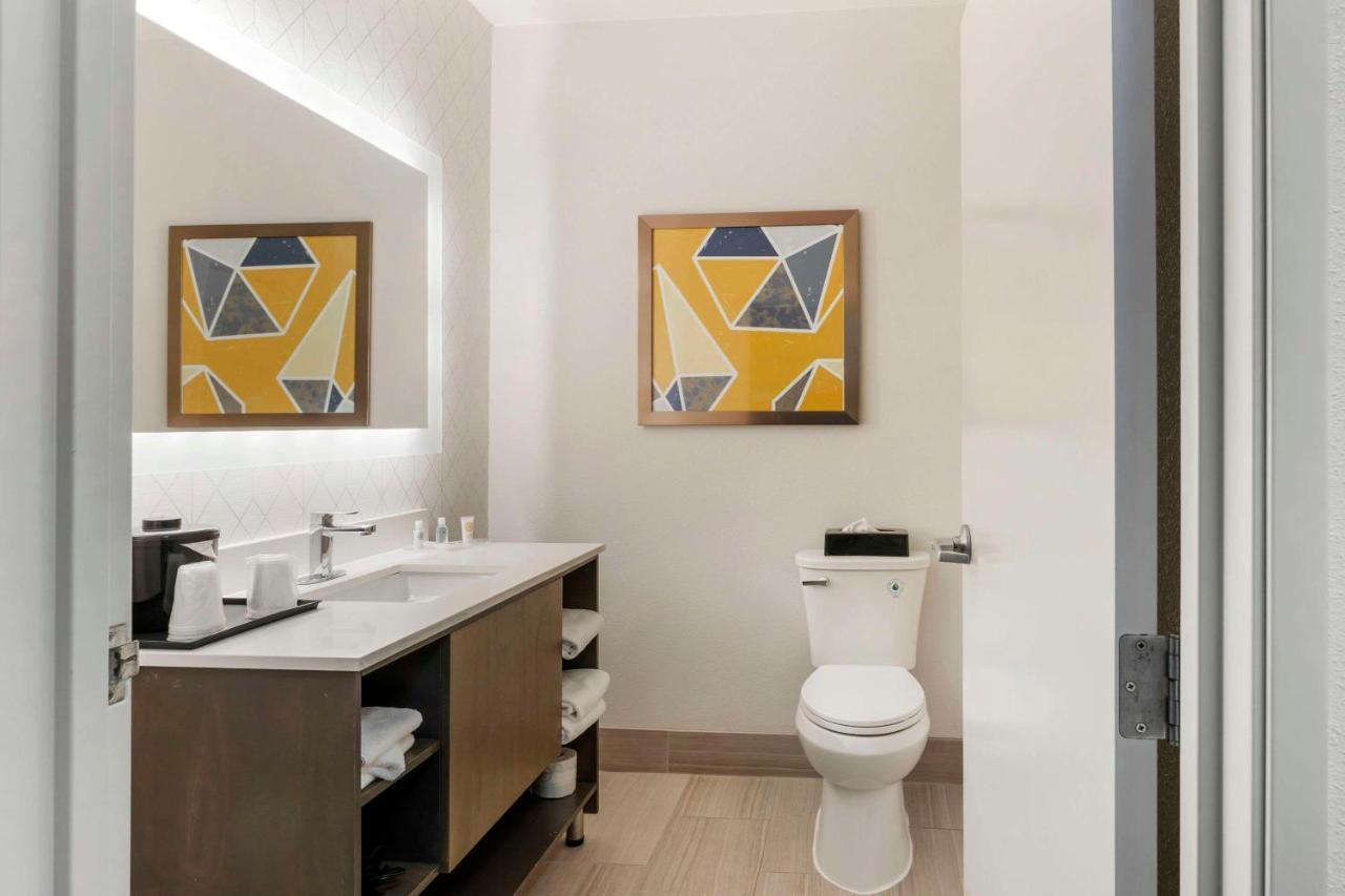 Comfort Suites Елгин Екстериор снимка