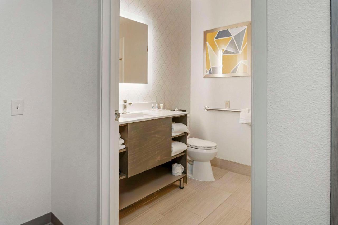 Comfort Suites Елгин Екстериор снимка