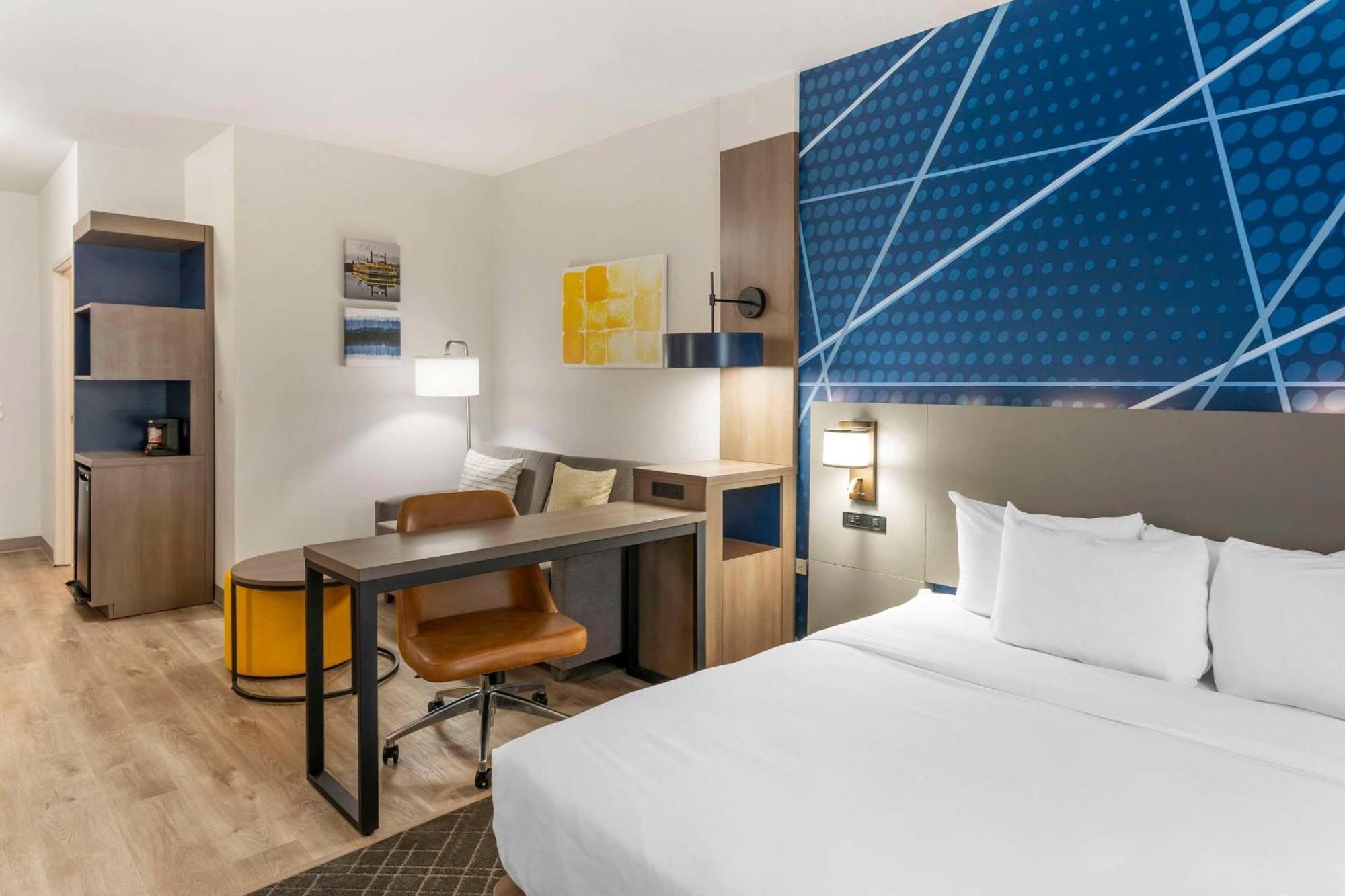 Comfort Suites Елгин Екстериор снимка