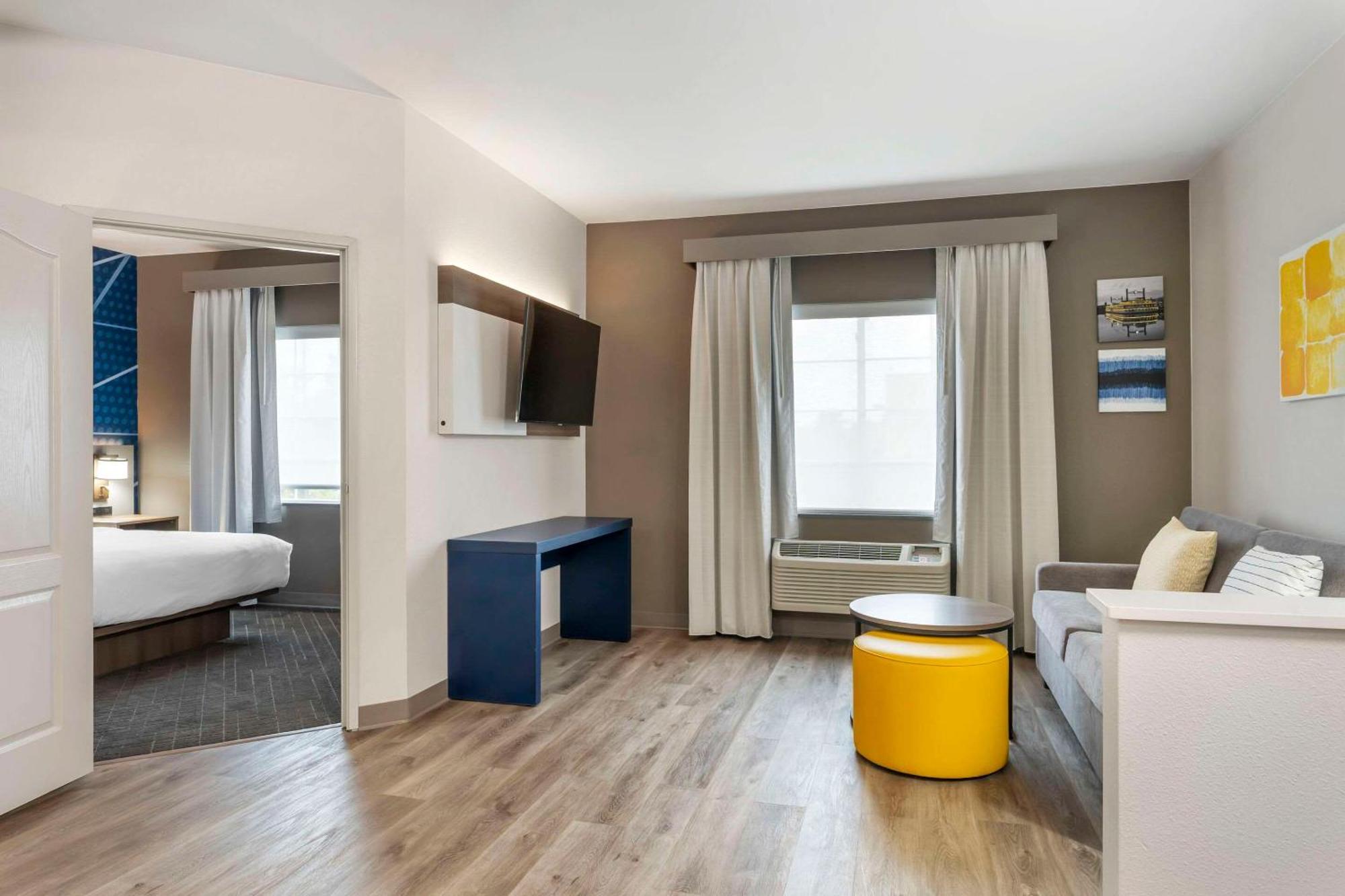 Comfort Suites Елгин Екстериор снимка