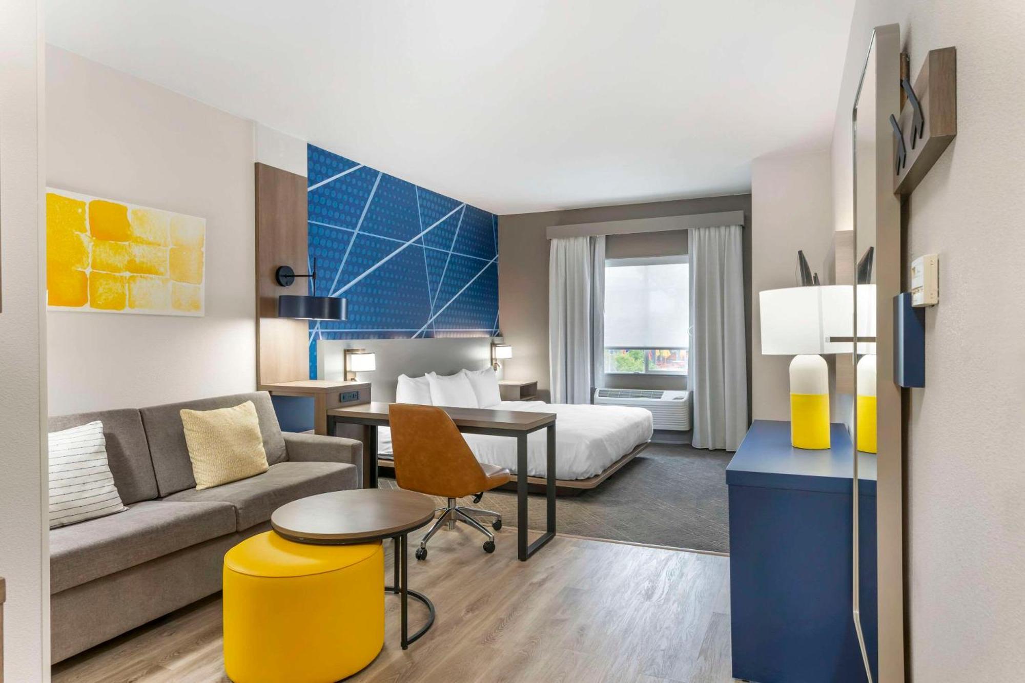 Comfort Suites Елгин Екстериор снимка
