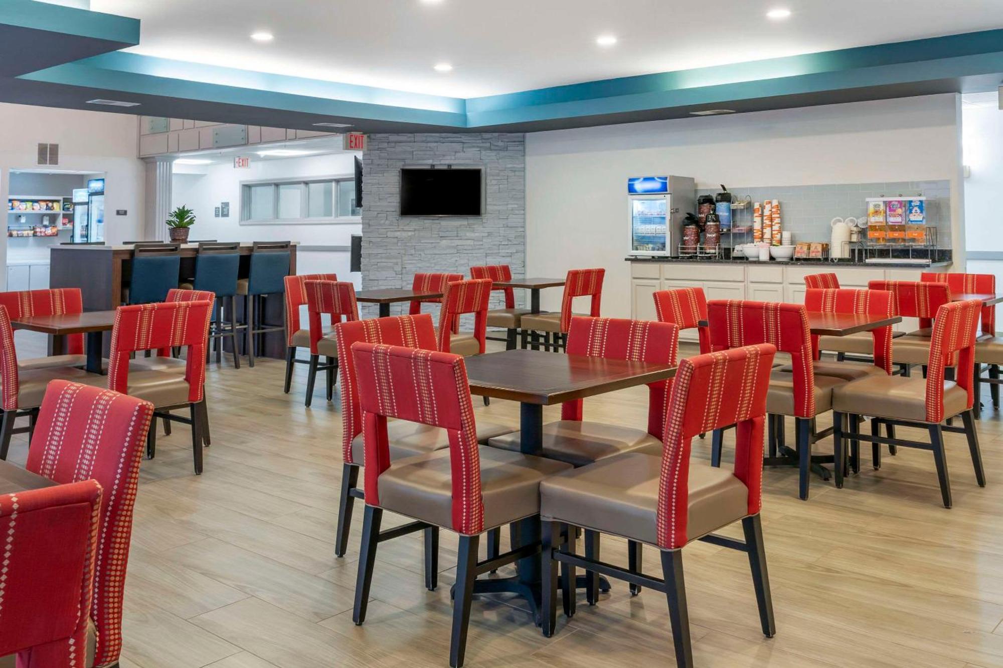 Comfort Suites Елгин Екстериор снимка