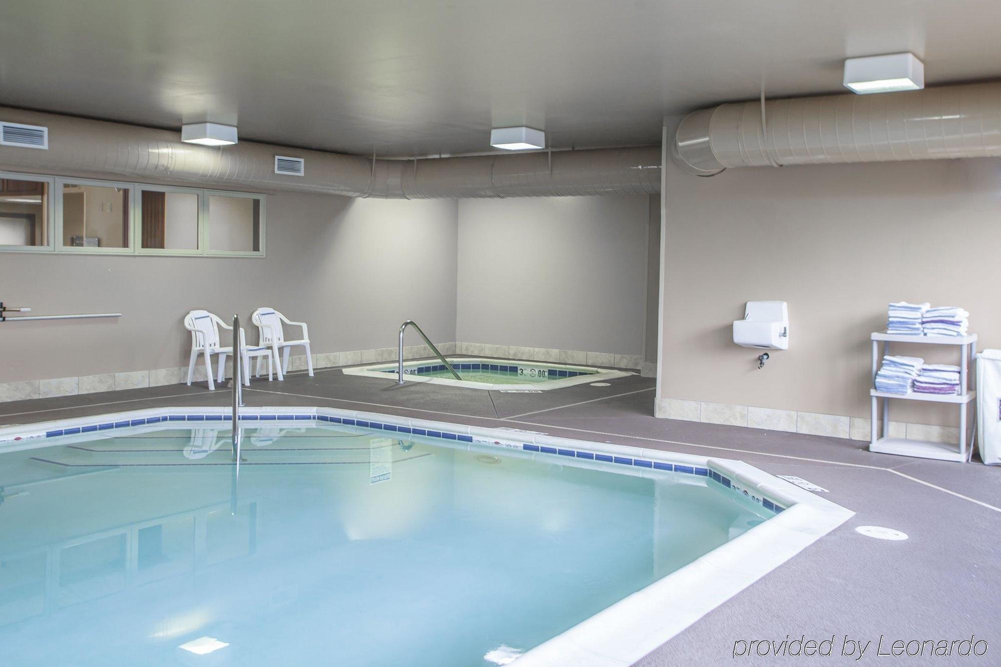 Comfort Suites Елгин Екстериор снимка