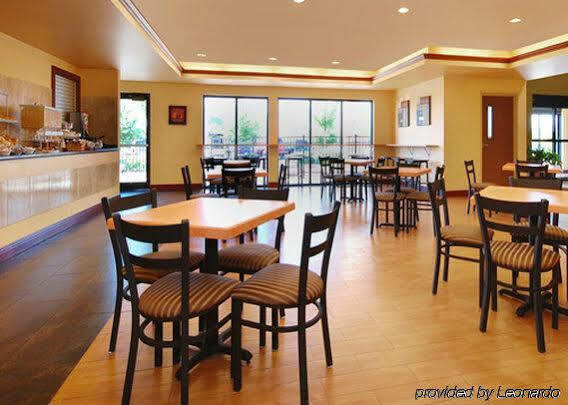 Comfort Suites Елгин Екстериор снимка